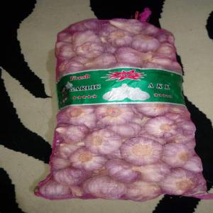  L'ail Blanc Et Rouge Egyptiennes - fruits et légumes nous sommes une société égyptiennes spécialisé dans la commercialisation des divers produits agricoles fruit et légumes d'origine égyptiens en vous propose de l'ail blanc et rouge bonne qualité,  en est prit a exporté par tous dans le mon