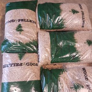  Granulés De Bois De Qualité Din+ Et En+ - energie renouvelable nos pellets sont produits selon les normes européennes et internationales. elles sont d'excellentes qualité et brûlent longtemps.--leur cendre peuvent etre utiliser comme fertilisant,  elles sont non-toxique et peuvent etre utiliser pour des animaux.----nos pellets sont de couleur