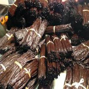  Vanille De Madagascar - épices aromates la vanille noire de madagascar est réputée pour etre la meilleure au monde. souple,  charnue--et aux effluves chocolatés,  cette vanille est depuis toujours une référence mondiale dans le--monde de l’agro-alimentaire.--taux de vanille - 1, 8 - 2, 4%--taux d’humidit&eac
