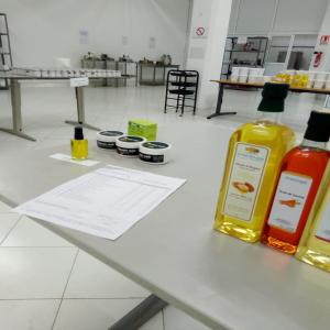  Produits Cosmétiques 100%bio - huiles --produit 100% bio pure certifié --huile de figue de barberie /l--360€--huile d'olive /l--3.5€--huile d'argane /l--25€--huile  d' ail /l--13€--huile  d' aloe verra /l--46€--huile  d'amande amere /l--26€--huile  d'amande douce /l--23€--huile  d'avocat /l--28€--huile  de coco /l--14€--huile  de