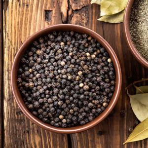  Grade Black And White Pepper - aromatic spices black pepper--origin- vietnam--specification---black pepper 550gl--specification- faq--density- 550gms/l min--moisture- 13.5% max--foreign matter- 1.5% max--packing- in pp bag 50 kgs--container capacity- 12.5mt/20ft--packing detail- 25 kg bags or as per buyer's request