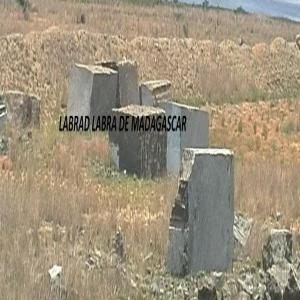  Labrad Labra De Madagascar - pierre roche recherche de client en grand bloc et/ou petit bloc de labradorite de madagascar. production possible   en quantite illimitee. labradorite pierre de luxe pour maison luxe ou hotel de luxe ou pour les parcs d'attraction...