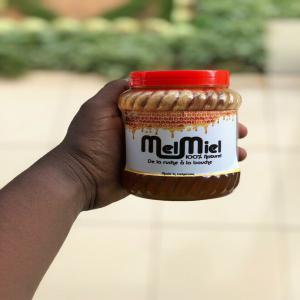  Miel 100% Pur: De La Ruche La Bouche - autres chers tous je mets a votre disposition du miel pur de l'adamaoua,  precisement du village bafouck repute dans l'activite. je dispose de 500 litres disponible au cameroun a yaounde ngousso. le miel est dans des conditionnements de 20 litres et se vend a 10 000 frs/litres. bien vouloir noter que ce pri