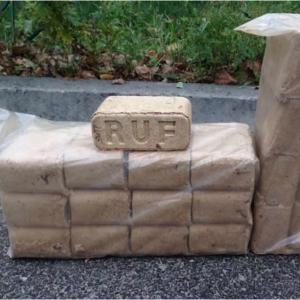  Briquettes De Bois Ruf De Très Bonne Qualité - energie renouvelable nos briquettes son d'excellentes qualité,  non résineux ,  et brûle longuement.--nos livrons dans un relais maximum de 10 jours,  nous avons des entrepôts en slovaquie ,  en slovénie,  et en république cheque. --nous serons ravi de vous compter parmi nos clients.