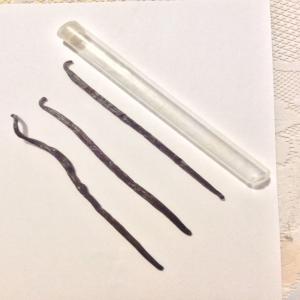  Vanille De Madagascar - épices aromates bonjour,  --je vends de la vanille bourbon de madagascar. vanille de première qualité,  entre 16cm et 18cm la gousse. 
