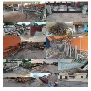  Vente Ferraille De Table-bancs, Grilles Et Portes - métaux vente de ferraille composée de 200 tables banc d'école,  de grilles,  nacots de fenetres et de portes et portails.