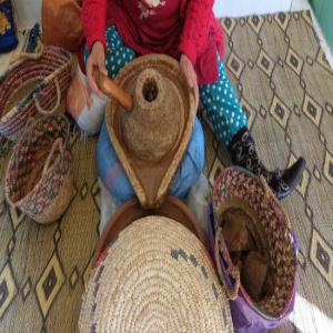 Fabriquation Huile D'argan La Main - huiles huile d’argan alimentaire  naturel extrait par les mains de la femme paysanne amazigh,  pour une alimentation génétique contre le vieillissement de la peau et  le soin du visage.