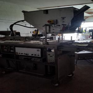  Formeuse Industrielle Koppens - matériels machines construction inox - type vm 400 hd - largeur du tapis - 400 mm - capacité maximum - 50 coups / minute - trémie- 200 litres - 1 outillage de 5 alvéoles 