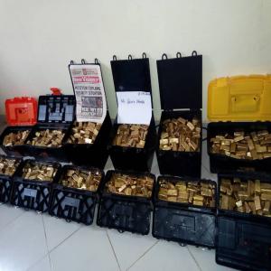  22 Carats Gold For Sale - metals commodity description--the commodity/particulars that the seller has offered and will supply to the buyer are as follows---commodity                              - au gold--form                                            - gold bar--trial/start transche         - 2 tons --monthly supply capacity  - 