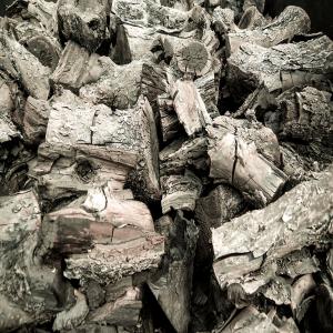  Charbon De Pommier - bois charbon fibre nous sommes des producteurs de charbon de bois d'ukraine. nous nous approvisionnons en bois provenant de plantations de pommiers préexistants appartenant à des propriétaires privés,  que nous cultivons à nouveau. ainsi,  nous ne laissons aucune empreinte sur les ress