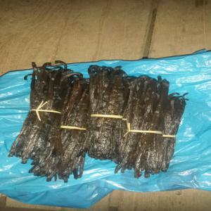  Vente Des Vanilles - épices aromates nous sommes de collecteurs et préparateurs  de vanille situé dans la région de sava de madagascar nos vanilles sont traitées par des moyens naturels et sont en bonne qualité(longueur , taux d'humidité, taux de vanilline ) . nous pouvons s'aligner à la q