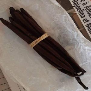  Vanille Madagascar - épices aromates bonjour, --nous somme une groupe de collecteur de vanille &agrave; madagascar et on dispose 100 kg de vanille demi s&eacute;ch&eacute;  gourmets . on le vend &agrave; 398   le kg! --nous somme ouvert &agrave; toute proposition! ----