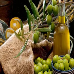  Huile D'olive Extra Vierge 100% Tunisien - huiles une très bonne quantité à votre disposition de la récolte 2019/2020 d'huile d'olive soigneusement récolter et préparer..--livraison disponible en vrac ou en bouteilles sur mesure et à votre choix.--nous touchons le monde entier..et avec la quantit&eac