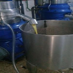  Huile D'olive Bio Extra Vierge - huiles nous sommes une société basé a sfax tunisie de commerce internationale offrant--huile d'olive bio extra vierge en vrac acidité inférieur a 0.4%--disponible avec des prix très bien négocie et super compétitifs--- bouteille en verre