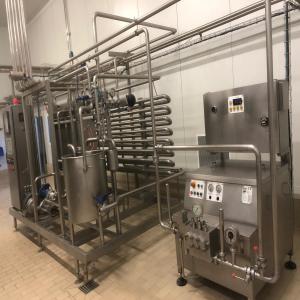  Pasteurisateur  d'oeufs  - matériels machines pasteurisateur  d'oeufs en excellent état,  sa capacité de production est de 1500 l / heure en œuf et 750 l / heure en jaune. il est vendu à la retraite; j'ai aussi un disjoncteur séparateur d'oeufs