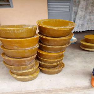  Collecte Et Extraction De La Cire D'abeilles - produits sucrés la cire d'abeille est un produit tr&egrave;s marginalis&eacute;e au b&eacute;nin,  pour preuve,  elles est   consid&eacute;r&eacute;e comme d&eacute;chet par bon nombre d'apiculteurs apr&egrave;s extraction du miel ignorant le proc&eacute;d&eacute; de purification de cette mati&egrave;re pour a rendre