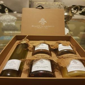  Huile D'olive Extra-vierge Conditionnée - huiles nous sommes une entreprise tunisienne productrice et exportatrice de notre huile d'olive extra vierge certifiée (à partir de la récolte 2020). nous exportons dans le monde entier.--emballage en verre- 750 ml / 500 ml / 250 ml--prix fob pour 1x20 'fcl--- bouteille en verre de 750