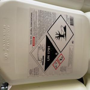  Eau De Javel 20l 9.6% - hygiene entretien palette eau de javel 9.6%  bidon de 20l  --19, 90  ht moq 1 palette de 30 bidons--prix pour 33 palettes -  18 ht sur commande --disponibilite en 2l et 5l--produit français