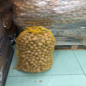  Vend 2.500 Tonnes Noix Avec Coquilles - fruits secs et graines grillées bonjour je vend noix avec coquilles 1800 kg  taille moyenne 1.30 euro le kg paris deuil la barre 95170  
