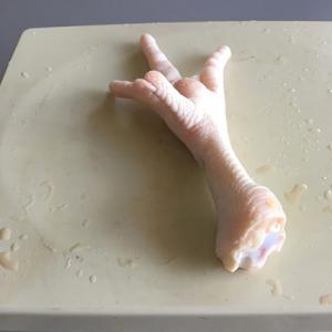  Les Chicken Feets - viandes et oeufs bonjour vu la nature de mon travail,  j'ai reçus pas mal de fois des offres d'acheter des pieds de poulets pas encore processé. je voudrais commencer dans ce domaine et commencer à les exporter mais je ne sais rien à propos le processus (comment les congelés,  commen