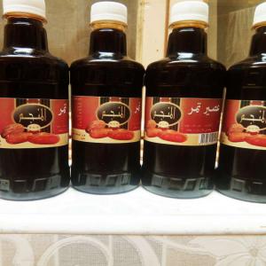  Mélasse De Dattes - jus concentré sirop mélasse de dattes cent p cent naturel aucun additif  ni colorant , la mélasse de dattes est préparée à base de dattes cuites dans de l'eau,  puis filtrées et enfin pressées pour extraire un jus. le jus extrait est concentré par cuisson à f