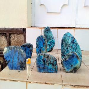  Labradorite - pierre roche je suis &agrave; la recherche d'un partenaire ou un client qui sont int&eacute;ress&eacute;s par des pierres industrielles ---labradorite,  quartz rose...... de toute forme et en grande quantit&eacute; en provenance de madagascar--nous travaillons sur commande et &agrave; r&eacute;cup&eacute;rer sur 