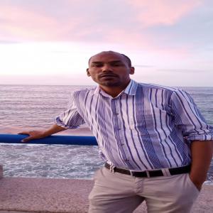  Cherche Affairiste - Industrie exploitation je suis juriste d'affaires en tunisie ,  je peut donner l'appui nécessaire pour de futures investissements en tunisie dans n'importe quel domaine,  n'hésitez pas a me contacter ,  j'accepte toutes les propositions et coopérations rentable aprés études .--