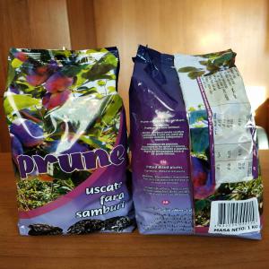  Prunes Séchées - fruits secs et graines grillées les pruneaux séchées se distinguent par une valeur nutritionnelle particulière qui apporte de nombreux avantages pour la santé humaine.les prunes déshydratées contiennent de la vitamine k (ménadione),  qui aide à former la prothrombine,  un produ