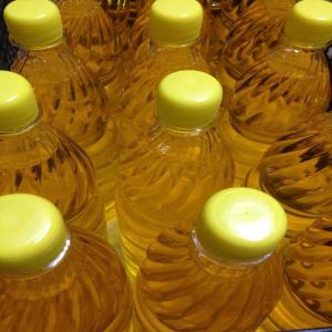  Sunflower Oil Refined Deodorized - olis fertile ground and favourable climate conditions combined with modern technical and processing base offer the opportunity to grow qualitative raw material and to produce top quality products without overvalue.----our oil s processing methods are also certified organic,  which means no chemicals are u