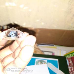  Diamant De 47 Carats Au Cameroun - pierre roche nous avons un exploitant artisanal qui a trouvé un diamant de 47 carats à l'est du cameroun et qui recherche un acheteur qui passera par les moyens légaux pour l'acheter. il est pret à effectuer tous les tests possibles avant que l'acheteur décidé de comment