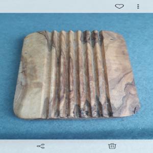  Articles En Bois D'olivier - bois charbon fibre on  exporte des ---porte savons ,  cuillères,  bols, planches en bois d'olivier.--on vend aussi---des stylos, porte crayons ...----on est aussi à l'écoute d'autres commandes.--------