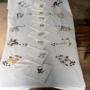  Nappe De Table Et Couvre Lit - autres nous faisons des nappes de table,  sous plat,  serviette de table,  couvre lit,  chemin de table,  tablier,  gant,  tous en coton brodé fait mains.