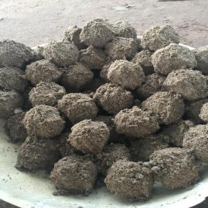  Savon Noir D'afrique. - autres fabriqué à base de beurre de karité et d'une solution issu de la cendre du tourteau de soja,  le savon noir est utilisé pour le bain.--100% bio , il élimine les bactéries et nettoie la peau en profondeur.--ce savon vous procure une peau douce et saine.--c'est 