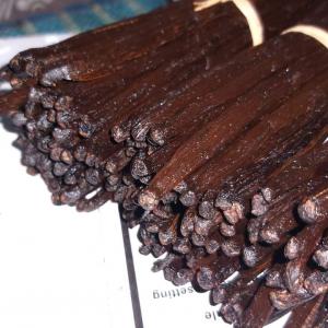  Vanille Bio De Madagascar Et Des Épices - épices aromates nous sommes des producteurs à la recherche d'une client. nous proposons de vanille noir tk et bourbon non fendue de qualités,  25%à 30% d'humidité 1.2%à 2 %de vanilline et des produits des épices tels que poivre noir,  sauvage,  baie rose,  curcuma,  muscade, --pr