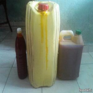  Vente De L'huile Rouge - huiles nous sommes une entreprise située à cotonou bénin.nous mettons en vente l'huile rouge en quantite suffisante par bidon de 25 litres.