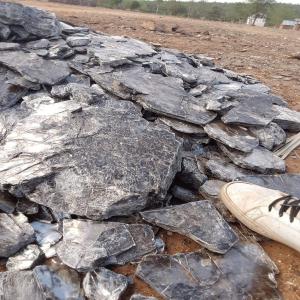  Mica De Madagascar (gaz Tout Venant) - pierre roche nos micas en qualité gaz sont bien tout venant,  pas de triage mais de très bon prix.--prix - 450euro par tonne--tonnage minimum- 20000kg--delai de livraison- 1semaine