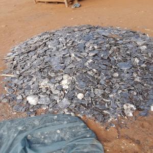  Mica De Madagascar (dechet) - pierre roche micas,  dechet tout venant  prix- 1000euro par tonne  moq- 20000kg   delai de livraison- 1semaine  mode de paiement- 30% &agrave; la commande et solde contre document