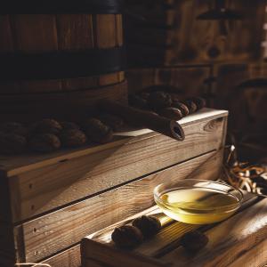  Huile De Noix Bio Pressée Froid Dans Un Fût En - huiles nous sommes producteur artisanal en bulgarie et nous proposons une huile de noix bio de qualité premium,  pressée à froid dans un fût en chene.--garanti sans contact avec du métal,  acidité en dessous de 0.2%. cette huile est excellent en cuisine mais aussi pou