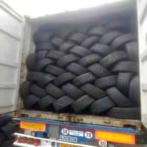  Vente Pneu De Camion Et De Voitures Et Pieces-au - autres nous vendons des pneus occasion pour afrique á 2, 5 euro de  3mm  avec des pneus de camion pour afrique á 15euro.--nous vendons aussi des pieces detach&eacute;es de voiture et aussi des moteurs.--toutes sortes de bazars
