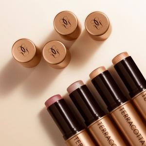  Cosmétique, Parfums Et Beauté En Marque Luxe - hygiene entretien nous avons dans ce moment enorme stock de produits de beauté et cosmétiques et aussi les produits de soins de la peau,  cosmétiques,  de beauté et capillaires de marque de luxe comme lauder,  clarins,  clinique,  dior,  guerlain,  helena rubinstein,  la mer,  la prairie,  lanc&ocir