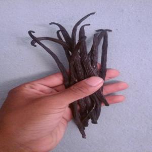  Vanille Cuts - épices aromates nous disposons actuellement 18 kg de vanille cuts --- humidité < à 20%--- taux de vanilline - minimum 1%--prix 80 €/kg discutable--contactez moi si intéresser ou envoyez moi un msg. merci