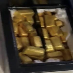  Vente D'or - métaux je suis un trader je propose moi les clients la vente d'une grande quantité d'or dispinible. je recherche des acheteurs serieux pour conclure ce deal. paiement sblc mt 760.--barre d'or disponible. cif