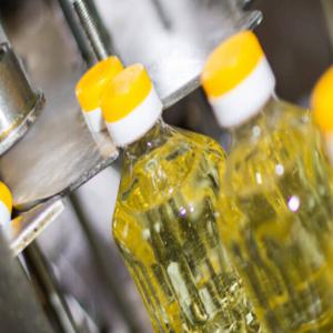  Huiles Origine Ukraine - huiles nous offrons l'huile de tournesol et de soja,  toutes sortes de bouteilles ou au flexitank. fob,  cif,  cfr. negotiation et cooperation directes avec producteur.  