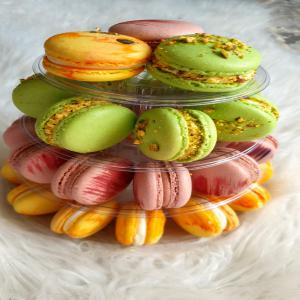  Vends Coques Macarons Prestige - patisserie nous vendons des coques de macarons prestige ainsi que des macarons aux différents visuels et nombreux parfums ,  nous pouvons et savons faire du sur mesure. partenariat traiteur,  patissier ou autre.--que du frais ,  pas de congelé,  produits de qualité.
