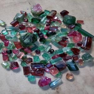  Quartz En Grande Quantité - pierre roche quartz blanc en grande quantité plusieurs tonnes .--aussi diamants,  tourmaline ,  saphir ,  rubis --nous pouvons aussi tailler les pierres --nous sommes sur le terrain nous avons les autorisation d'exportation 