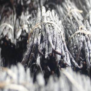  Vanille Très Bonne Qualité( Noir/tk/rouge) - épices aromates nous sommes une entreprise bas&eacute;e dans la capitale mondiale de la vanille (antalaha madagascar) nous sommes planteurs producteurs pr&eacute;parateurs et exportateurs de vanille de madagascar. nous vous livrons les meilleures qualit&eacute;s de vanille où que vous soyez et nous avons tout