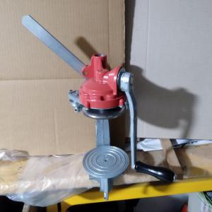  Scelleuse Semi-automatique Avec Manivelle - conditionnement scelleuse semi-automatique pour fond plan boites diamètre 99 h. 118 mm,  avec bras pour les 2 mollettes.--moteurs v 380/50  