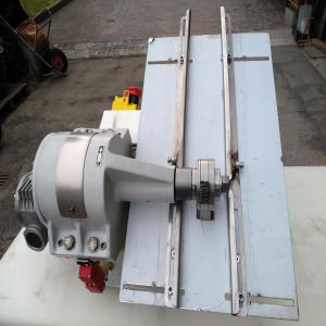  Marqueur Pour Couvercles Lanzi Modèle Mgt - conditionnement marqueur pour couvercles,  pour graver avec des poinçons mécaniques le lot de fabrication et la date de consommation.--on peut indiquer sur le couvercle 8 - 8 lettres ou numéros sur 2 lignes.--moteur v 380/50--pour diametre 56/220--aussi pour capsule twist-off avec petite modific