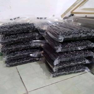  Quality Vanilla Planifolia Ready For Export - aromatic spices quality vanilla planifolia ready for export----moisture content                  30-355--vanillin content                       2.1   --length                                     17-24cm--average weight per bean      4-6 grams--payment terms       bank transfer,  western union or world remit--ready s