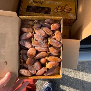  Lot De Tonnes De Dattes Duglet Nour - fruits secs et graines grillées bonjour----lot de 5 palettes de dattes deglet nour----origine algerie----de chacune 50 cartons de 12 boites de 1 kg soit au total 3000 kg----depart 38----prix au kilo 2.75 ----recolte 2020